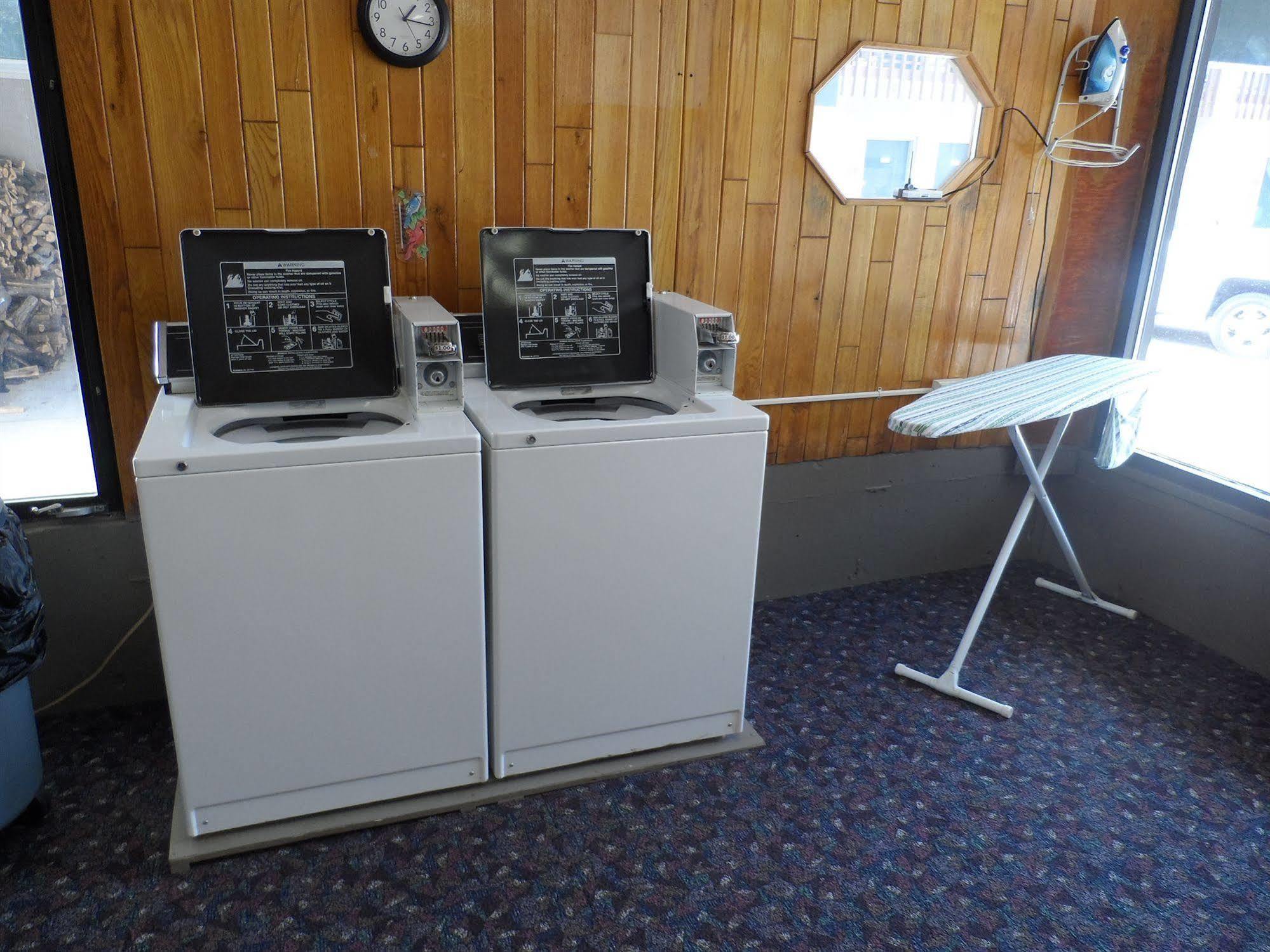 Bear Lodge Motel Sundance Extérieur photo