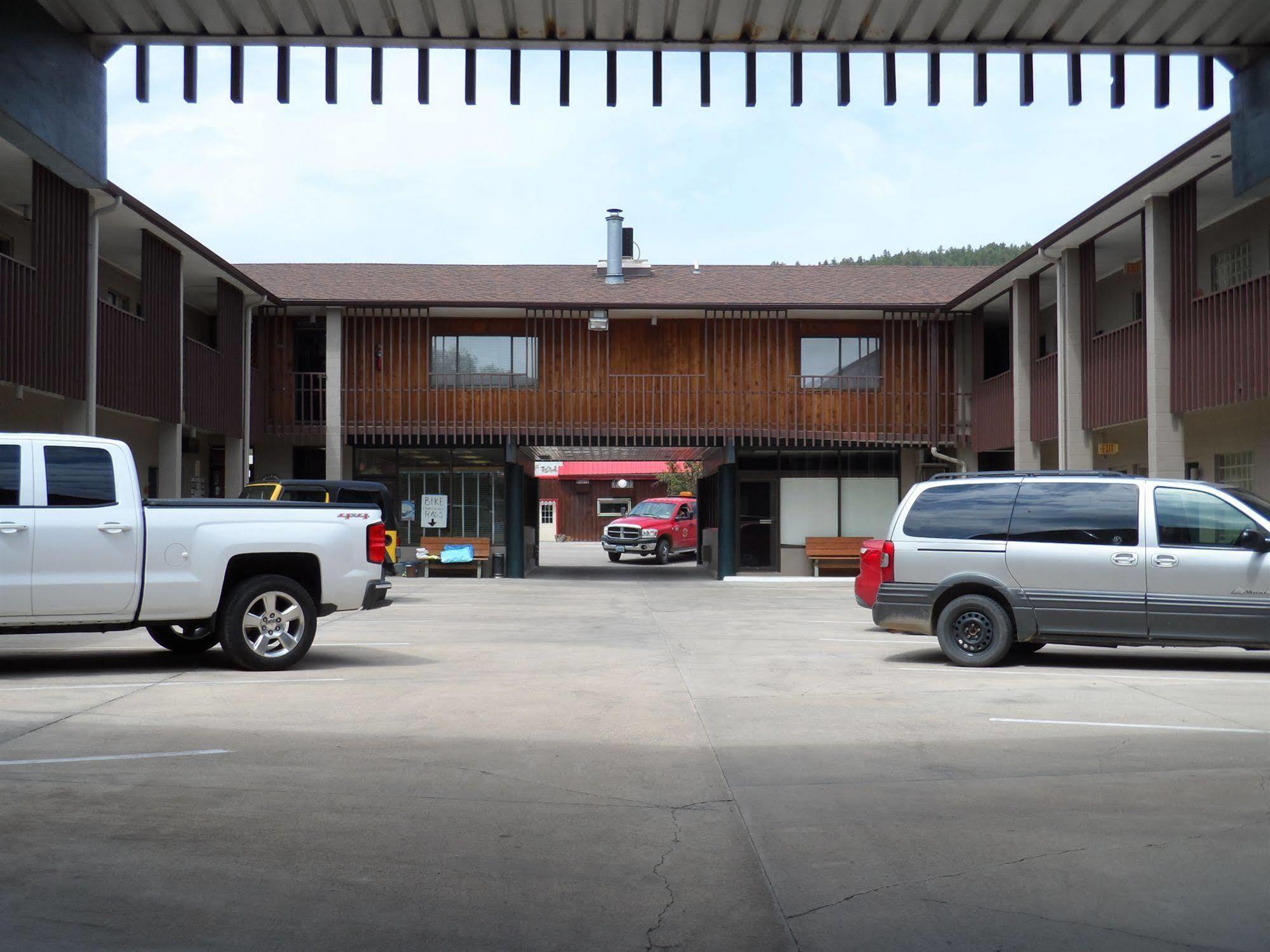 Bear Lodge Motel Sundance Extérieur photo